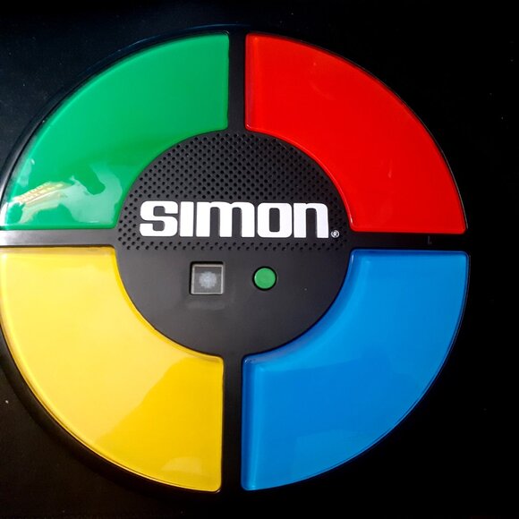 Hasbro Simon Classic Electronic Memory Game 2013 Works Great! Model 1897 Retro! - Picture 4 of 10